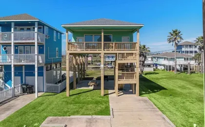 Sunny Beach House by Ryson Vacation Rentals