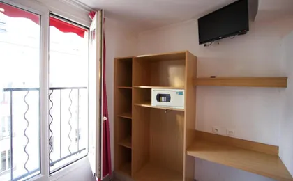 Bastille Hostel