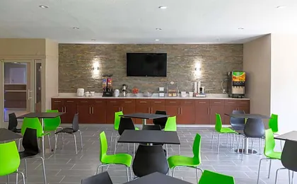 Super 8 by Wyndham Goldsboro