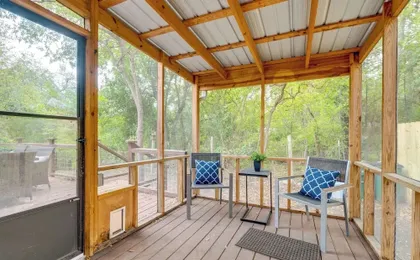 Walk to UT Austin! Charming Duplex w/ Game Room