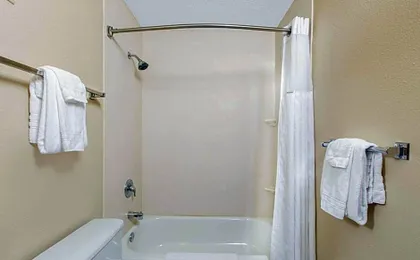 Super 8 by Wyndham Fairmont