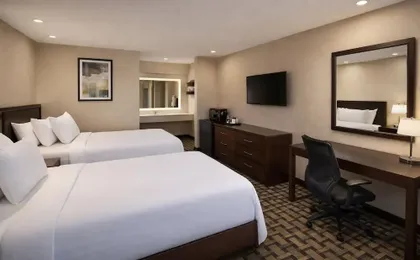 Springplace Inn & Suites