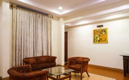 Super Townhouse Oak Prabhat Road