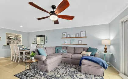 Island Oasis - 3br 2ba - steps to the ocean!