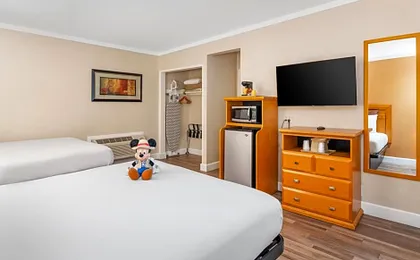 Anaheim Islander Inn and suites near Park and Convention center
