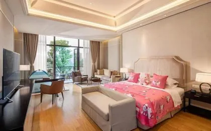 Donghai Xianhucheng Huanglong Hotel