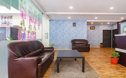 FabHotel Broholic - 200M from CARE Hospitals - Hitech City