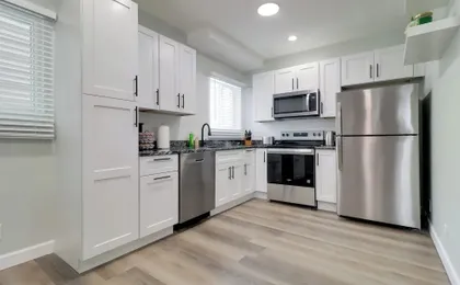 1 Mile to Henry Ford Hospital! Renovated Rental