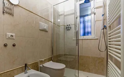 Charming 2-Bedroom Apartment in Milanese Building