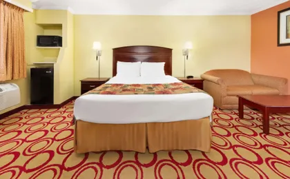 Days Inn by Wyndham Plainview