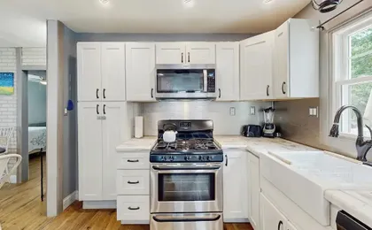 2 Mi to Beach! Hot Tub Haven in Michigan City