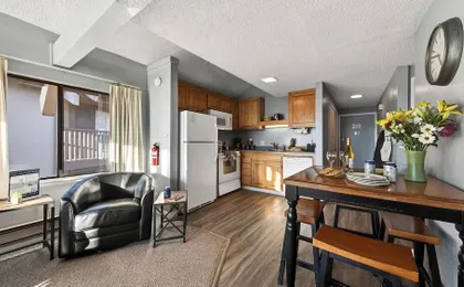 Beach Front Perch by Avantstay Lakefront Condo + Views + Near Dining and Skiing