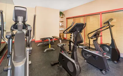 Hawthorn Suites By Wyndham Detroit Warren