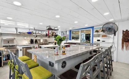 Casa Pineapple Social by Avantstay Spa, Game Room, EV Charger Near Las Olas + Fort Lauderdale Beaches Sleeps 16