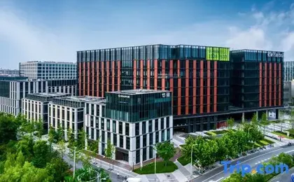 Baole Orange Light Luxury Hotel (Shanghai Qibao Subway Station)