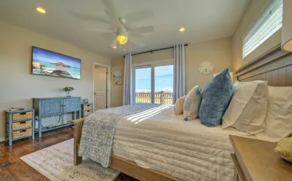 2 Homes, Sleeps 22 Steps to the Beach, Private Pool, Fire Pit, Balcony Views