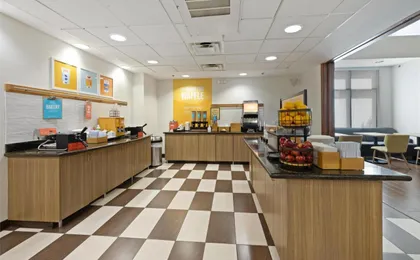 Hampton Inn & Suites Madera (H)