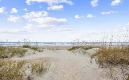 Spacious Beachfront Duplex - Dog Friendly - Downstairs 124 S Fletcher