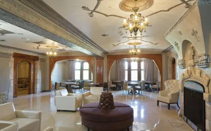 Doubletree by Hilton - the Tudor Arms Hotel