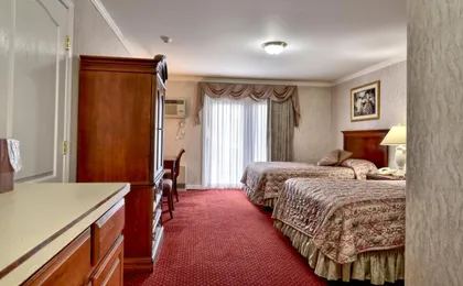 Roosevelt Inn & Suites