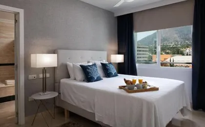MARBELLA CITY BEACHFRONT WITH SEA VIEW