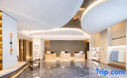 Atour Hotel Wuhan High Speed ​​Railway Station Yangchun Lake