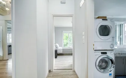 Charming Contemporary 2 Bedroom Apartment