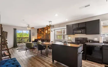 Time Traveler Suite - Private Balcony