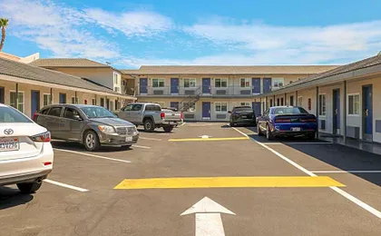 Motel 6 Tustin, CA - Orange County