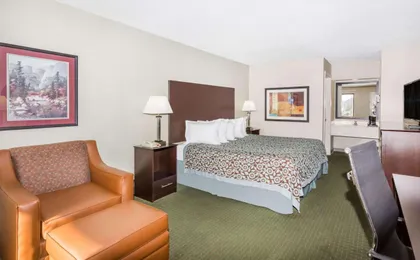 Days Inn by Wyndham Hendersonville