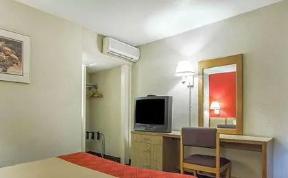 Econo Lodge Atlanta College Park