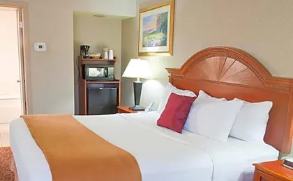 Red Arrow Inn & Suites, a Travelodge by Wyndham