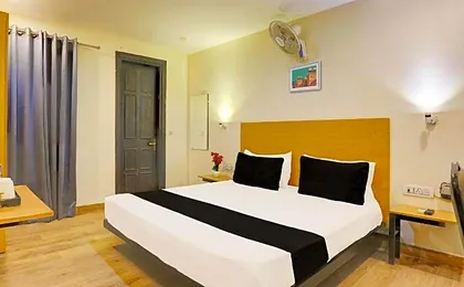 Hotel O Near Anand Vihar Metro Station