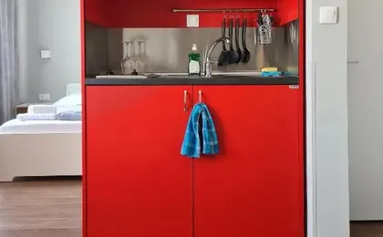Red Rooms Tsimiski 60