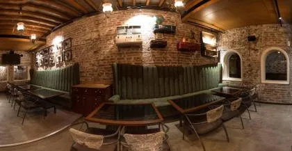 OYO 12660 Hotel Crawford Inn