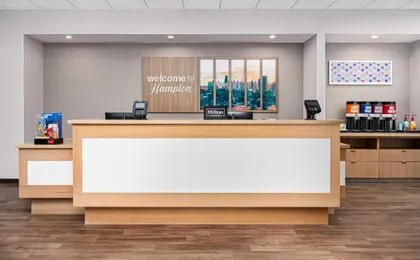 Hampton Inn Chicago North-Loyola Station (H)