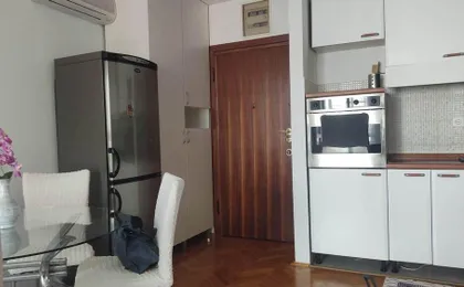 Immaculate Apartment in Center City with Parking