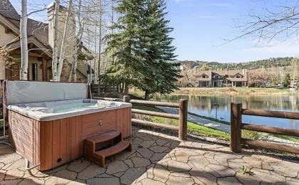 Deer Valley Townhome Walkable Location + Hot Tub 3 Bedroom Condo