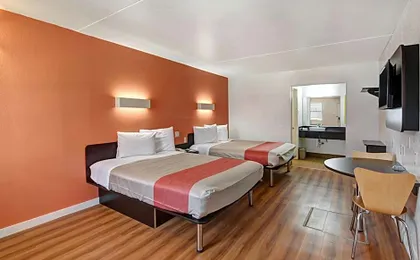Motel 6-Dallas, TX - Forest Lane