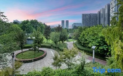 Gushu Yashe Garden Hotel (Du Fu Thatched Cottage Museum)