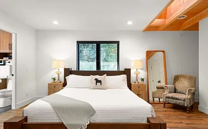 Horsefeathers Hotel