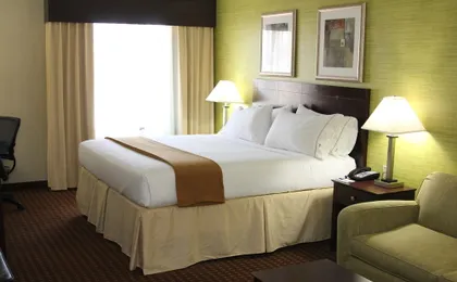 Holiday Inn Express and Suites Indianapolis W- Airport Area