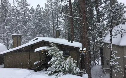 Moonridge Manor - Very Lovely Cabin In A Quiet Neighborhood With An Amazing Hot Tub! 4 Bedroom Home