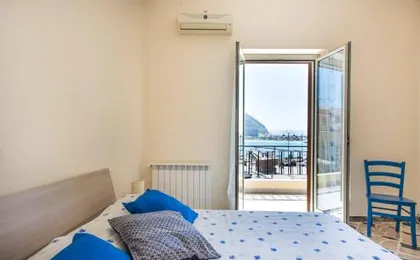 Casetta Vista Mare in Piazza a Mondello by Wonderful Italy