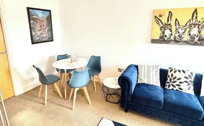 City Centre - Sleeps 2 - Wifi Parking Projector