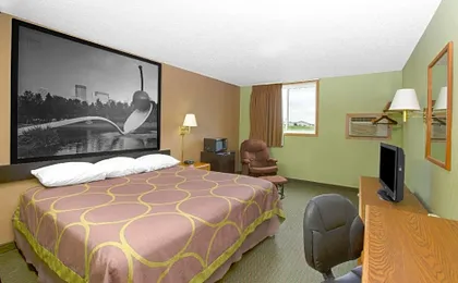Super 8 by Wyndham Worthington Minnesota