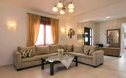 Villa Laga with Pool, 300m To Taverns, Childrens Area, Bbq!