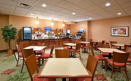 Holiday Inn Express Hotel & Suites Cleveland-Streetsboro By IHG