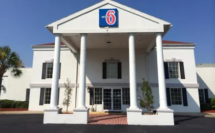 Motel 6 Brunswick