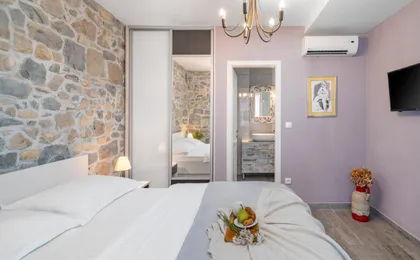 Villa Filipetti in Makarska Center, 4 En-Suite Bedrooms Charming Stone House, Heated Private Pool, 600m From Beach